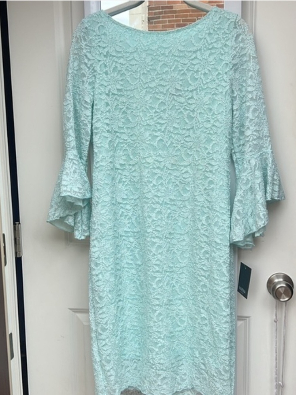 MARINA Elegant Mint Green Lace Bell Sleeve Sheath Dress NWT Size 6 Cocktail - Picture 2 of 9